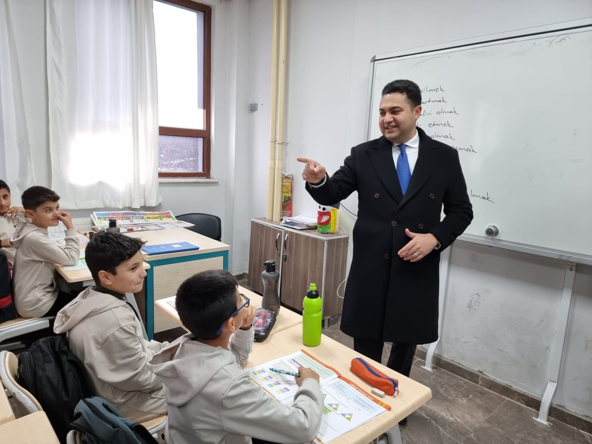 Kaymakam Seyhan Okul Ziyaretlerine Devam Ediyor
