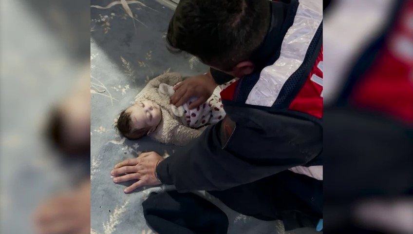 Minik İkra kalp masajı ve suni teneffüsle hayata döndü 