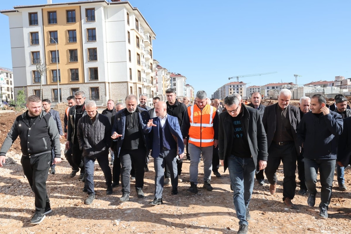 Vali Dr. Osman Varol: Mesai kavramı gözetmeden canla başla çalışıyoruz