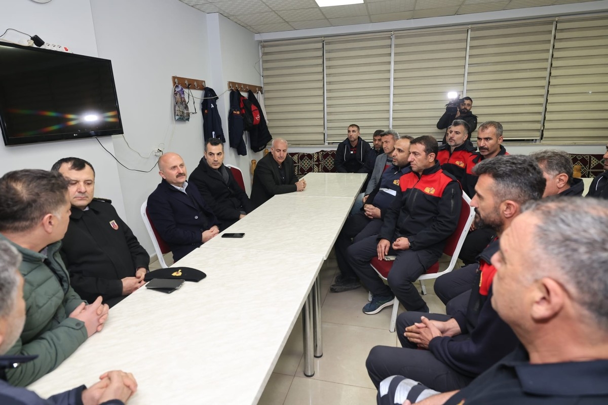 Vali Dr. Osman Varol yılbaşı akşamı itfaiye erleriyle buluştu
