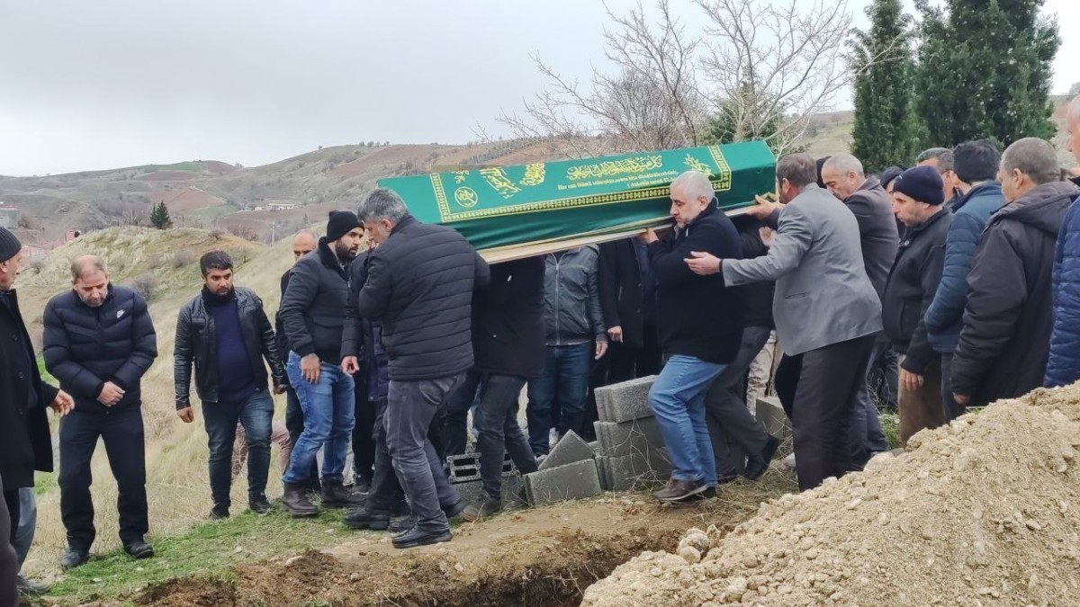 Alkollü sürücünün çarptığı 3 çocuk babası toprağa verildi  - Videolu Haber