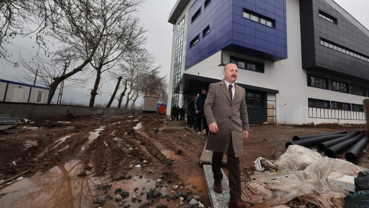 Vali Dr. Varol Gölbaşı Gençlik Merkezi inşaatını denetledi
