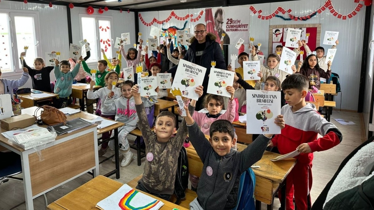 Nemrut Rotary’den kitap desteği
