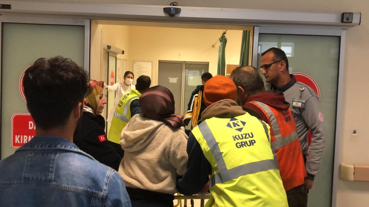 TOKİ işçisi üçüncü kattan düştü  - Videolu Haber