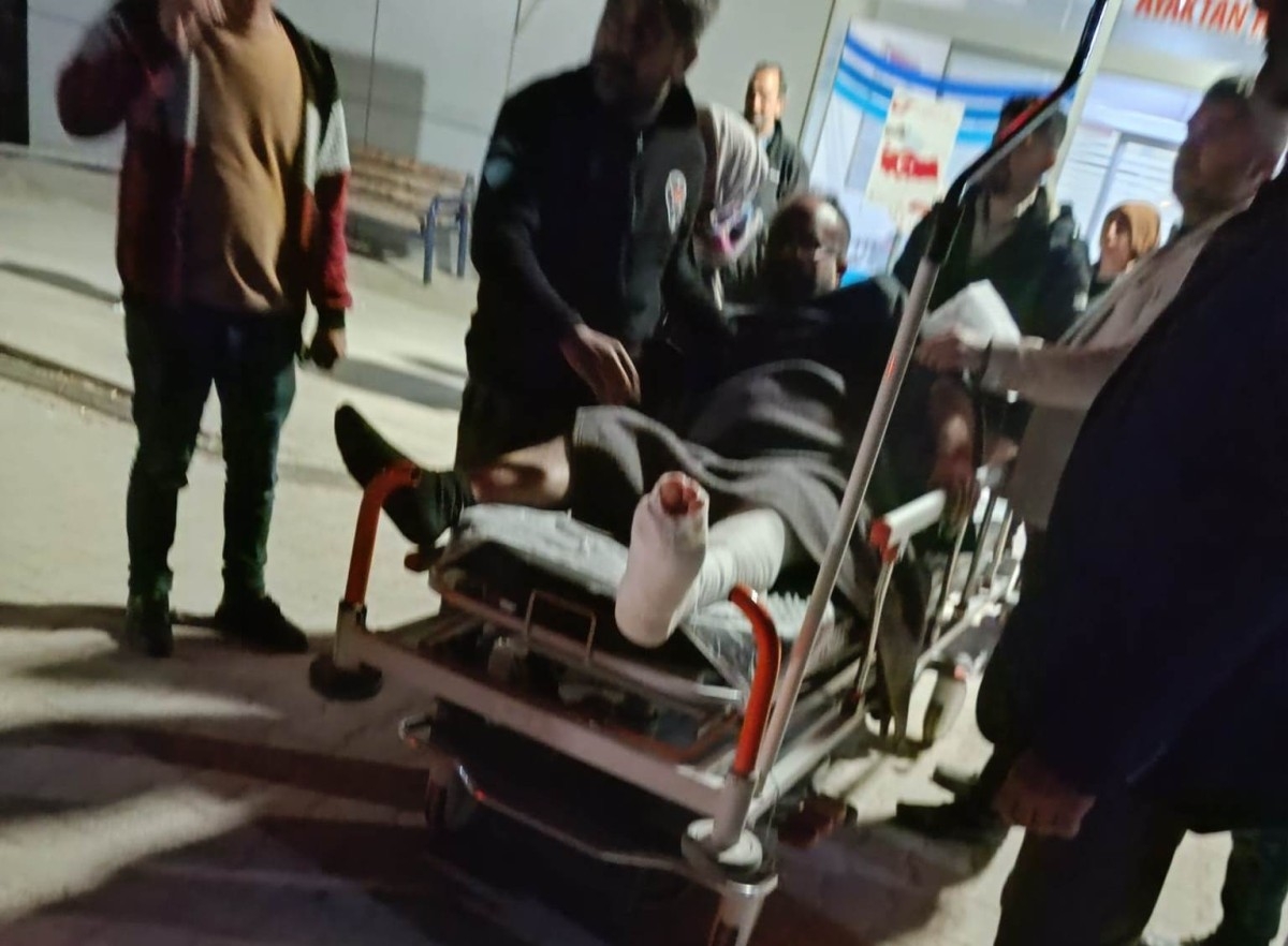 Tüfeğini temizlerken kazara kendini yaraladı