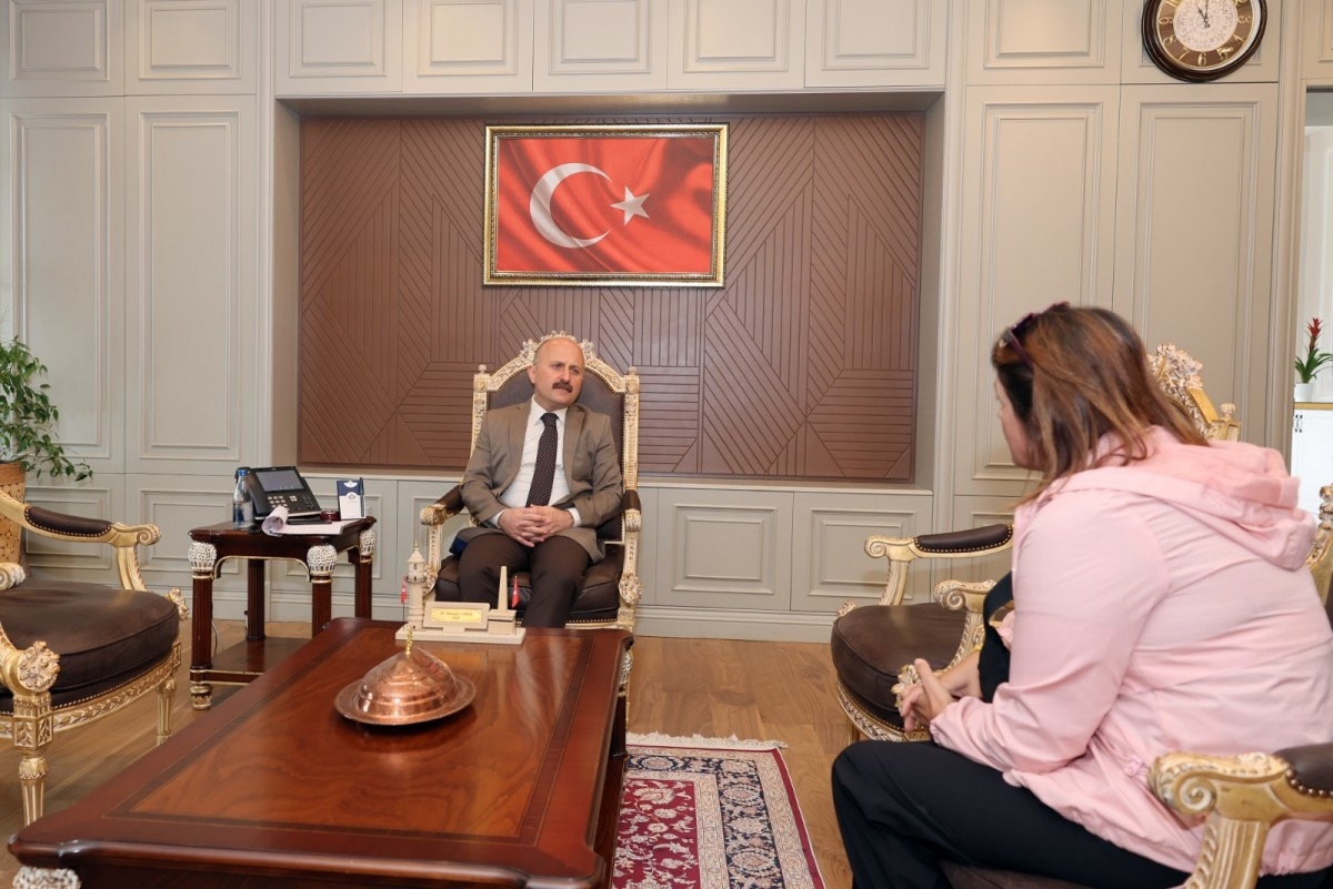 Vali Varol, 'Halk Günü'nde vatandaşları dinliyor