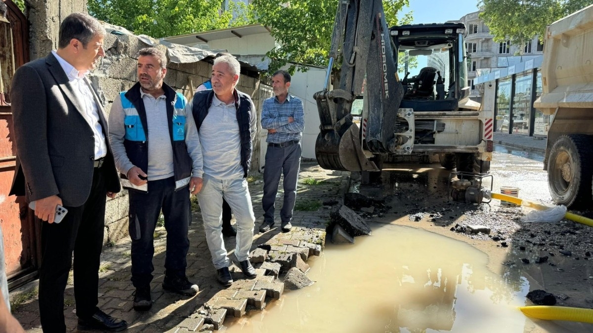 Başkan Tutdere sabahın ilk ışıklarından beri çalışan ekipleri yerinde ziyaret etti