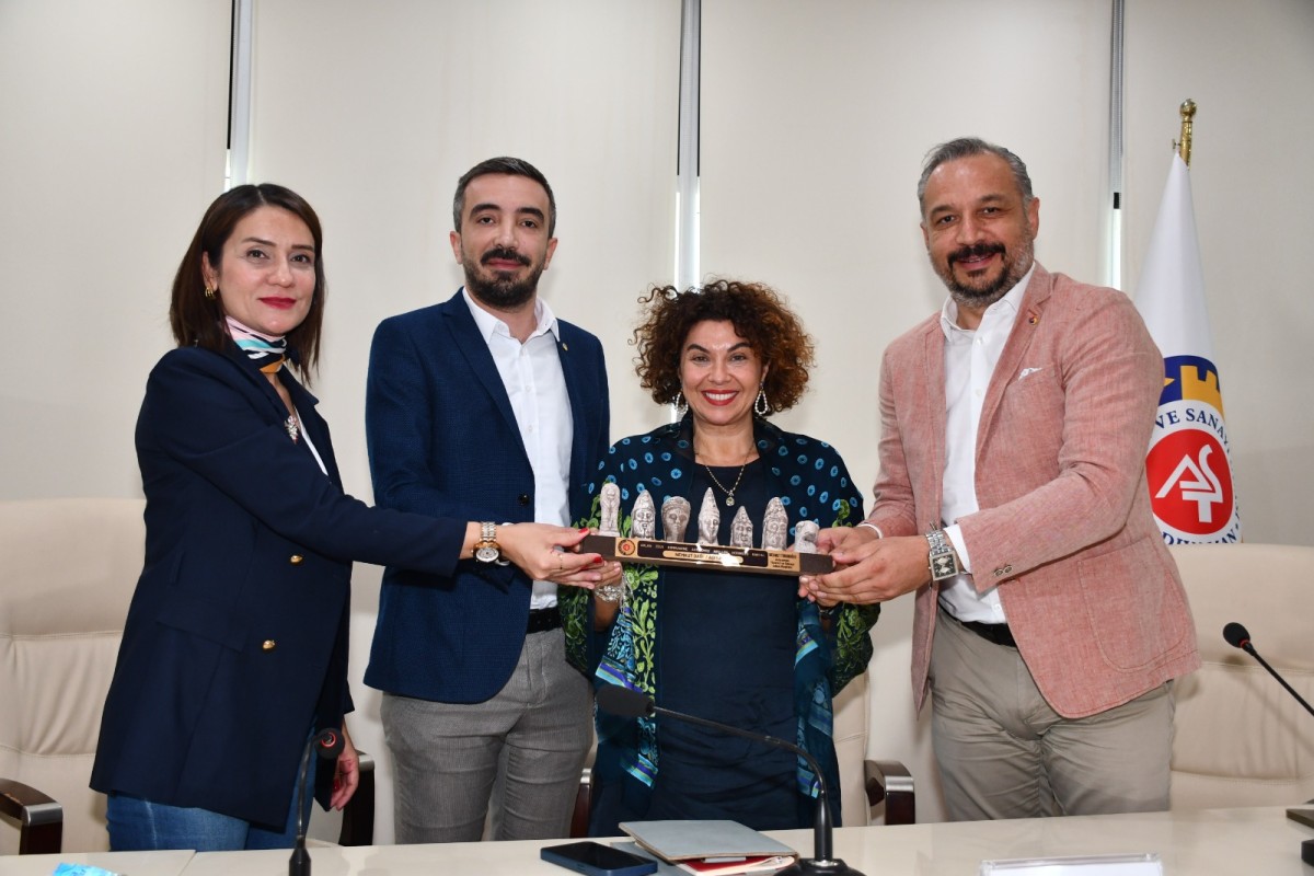 ADIYAMANLI GENÇ KIZLAR VE GİRİŞİMCİ KADINLARA BINYAPRAK’TAN MENTORLUK DESTEĞİ: DEPREMİN YARALARINI SARIYORLAR