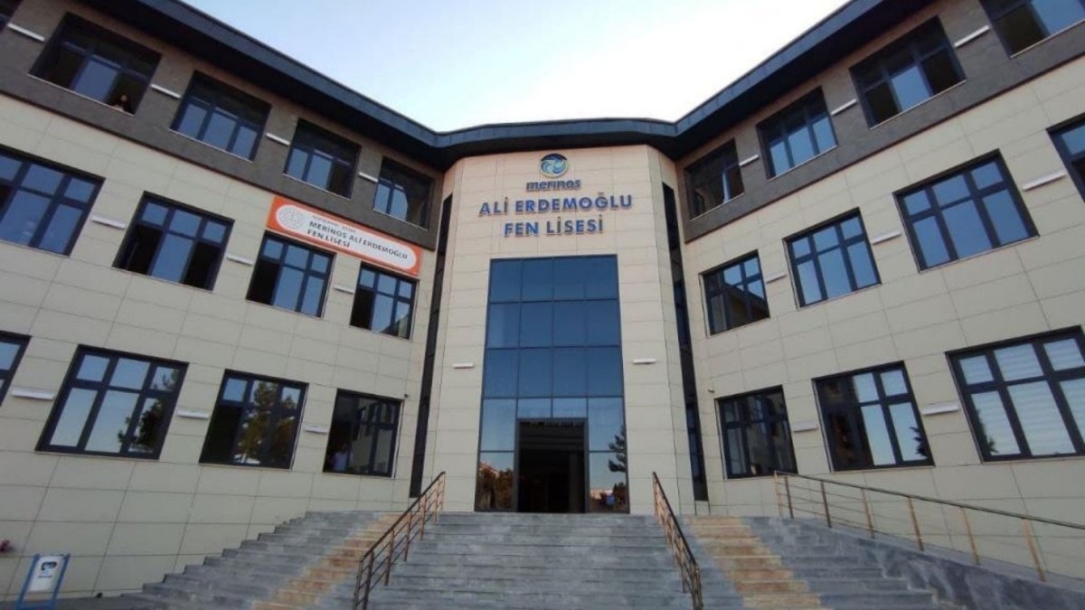 Merinos Ali Erdemoğlu Fen Lisesi'nden büyük başarı: 63 öğrenci prestijli üniversitelere yerleşti