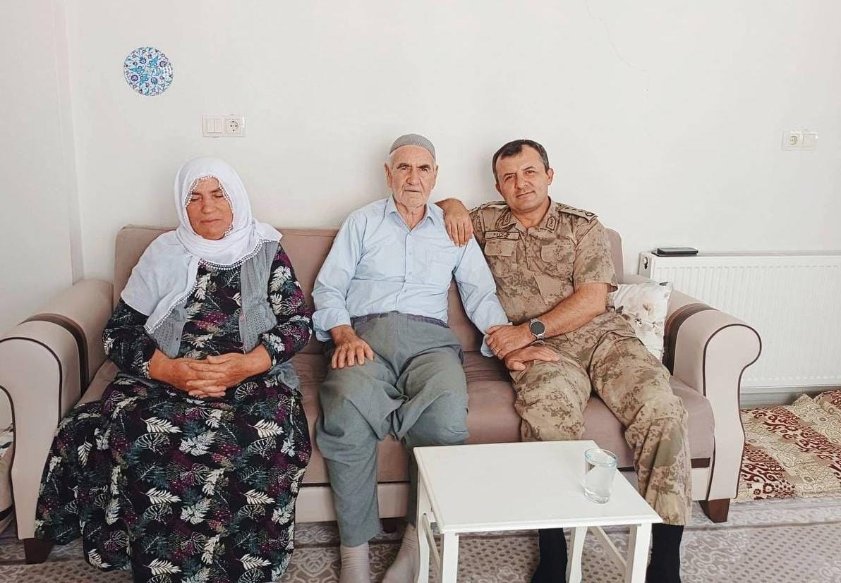 Şehit ailelerine anlamlı ziyaret