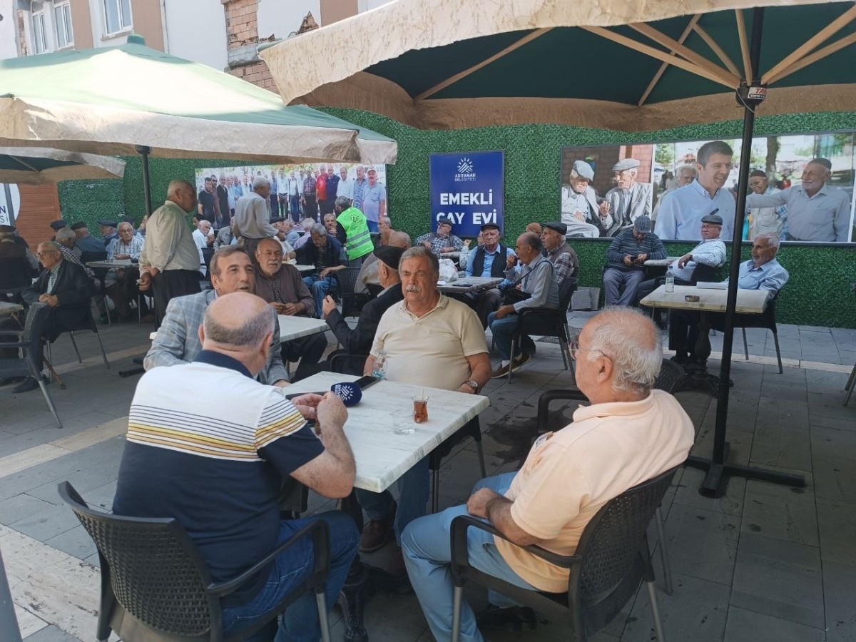 Adıyaman Belediyesi’nin ‘Emekli Çay Evi’ halktan tam not aldı: 'Çay 3 TL'  - Videolu Haber