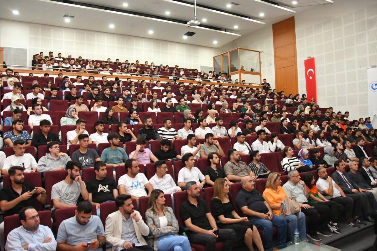 Adıyaman Üniversitesi'nde 'Uçuş ve Ötesi' söyleşisi gerçekleştirildi