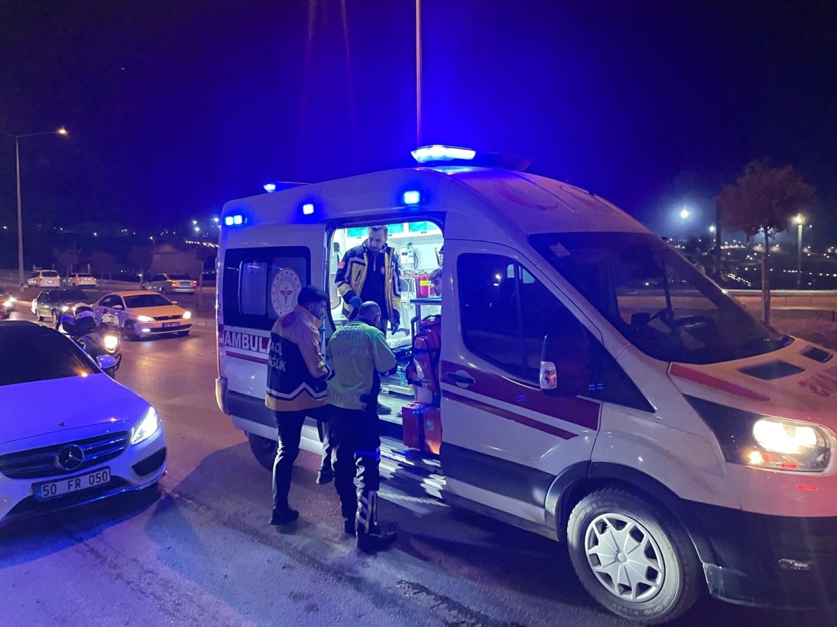 Adıyaman’da iki otomobil çarpıştı: 3 yaralı  - Videolu Haber