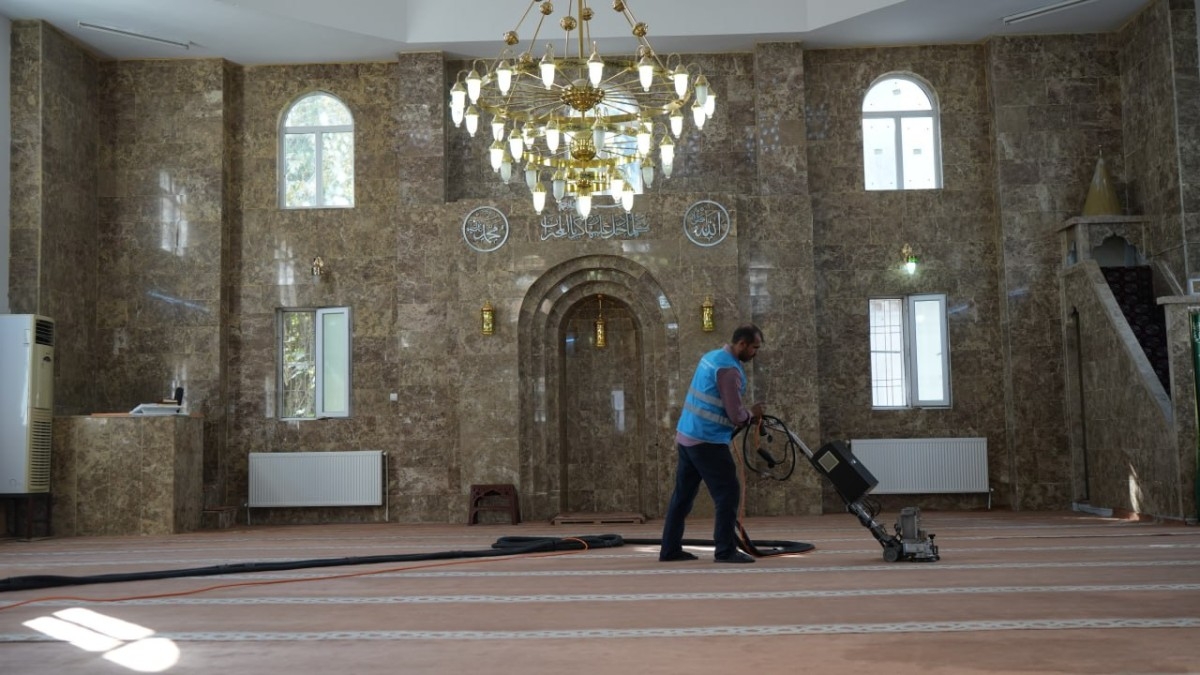 Adıyaman Belediyesi’nden ibadethanelerde düzenli temizlik ve bakım
