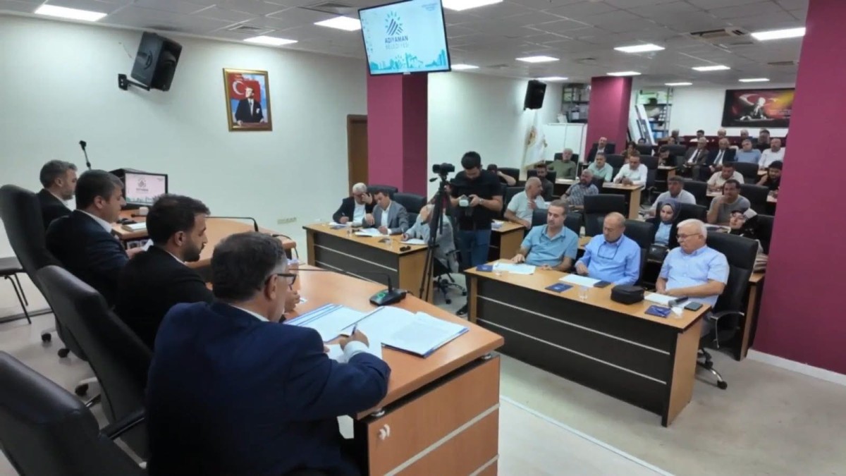 Adıyaman Belediyesi’nden Gölbaşı’na anlamlı destek: 180 ton bitüm yardımı